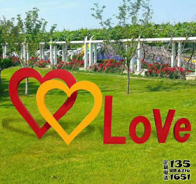 公園景區(qū)創(chuàng)意玻璃鋼love表達愛意的愛心雕塑