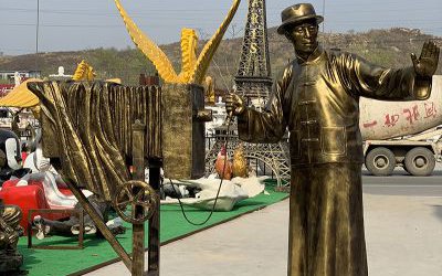 景區擺放玻璃鋼仿銅民俗拍照人物雕塑