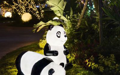 小區草坪夜間發光玻璃鋼熊貓雕塑