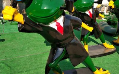 游樂(lè)場(chǎng)多個(gè)跳舞的卡通玻璃鋼青蛙雕塑