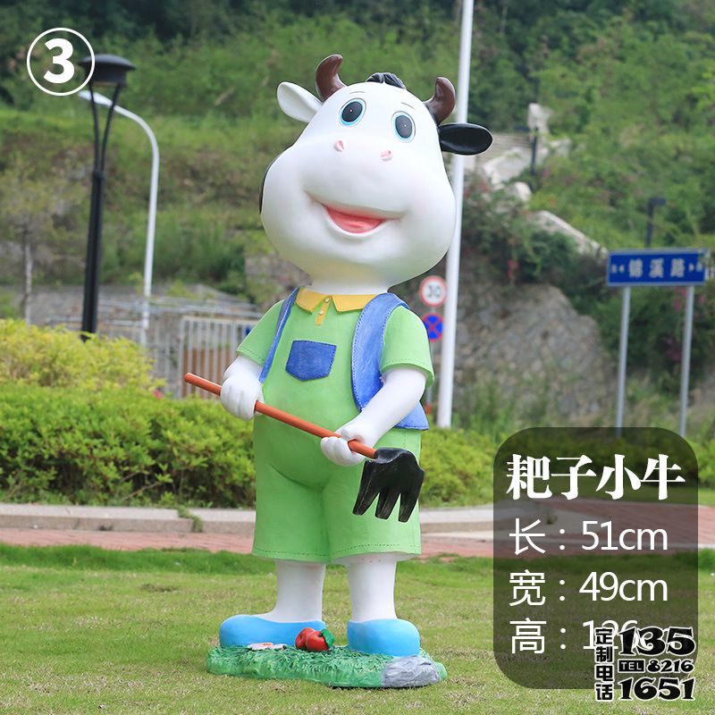 農場一只勞動的卡通玻璃鋼奶牛雕塑 農場一只勞動的卡通玻璃鋼奶牛雕塑