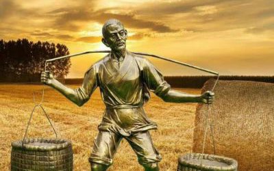 園林公園挑扁擔的人物玻璃鋼仿銅雕塑