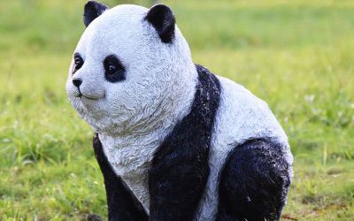 廣場觀光區蹲坐姿態玻璃鋼仿真熊貓雕塑