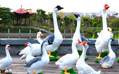 農(nóng)場玻璃鋼仿真彩繪鵝雕塑