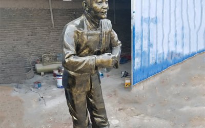 飯店門(mén)口店小二作揖迎客玻璃鋼仿銅雕塑