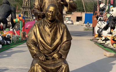 景區玻璃鋼仿銅理發人物雕塑