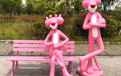 廣場創意有趣玻璃鋼粉紅豹雕塑