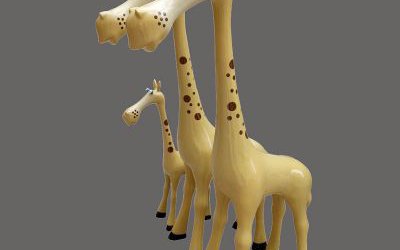 景區玻璃鋼彩繪卡通長頸鹿雕塑