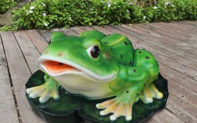 公園玻璃鋼仿真動物青蛙雕塑