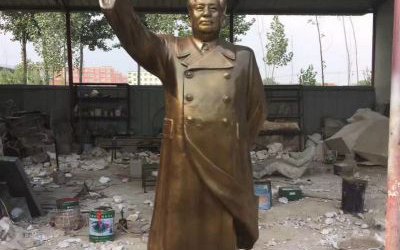 景區玻璃鋼仿銅揮手的毛澤東雕塑