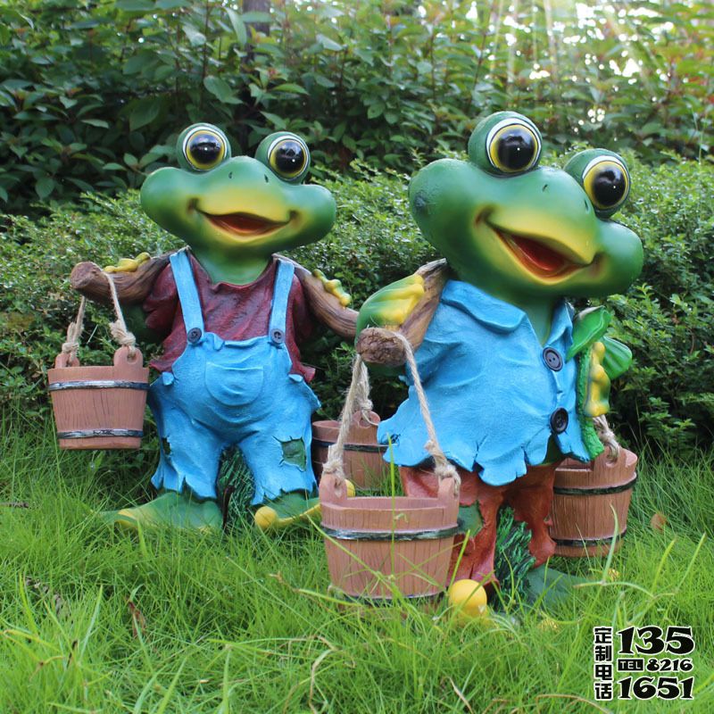 花園里玻璃鋼卡通彩繪戶外跳水的青蛙雕塑