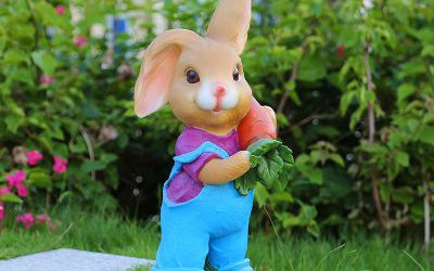 景區(qū)一只玻璃鋼彩繪兔子雕塑