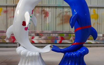 影院擺放一對玻璃鋼卡通海豚雕塑