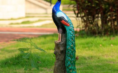 戶外草坪玻璃鋼彩繪孔雀雕塑