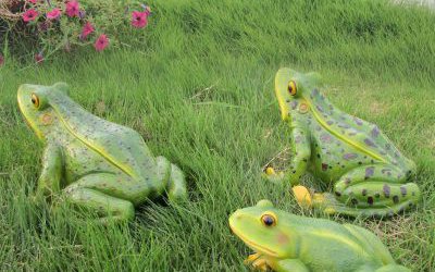 戶外草坪玻璃鋼仿真青蛙雕塑