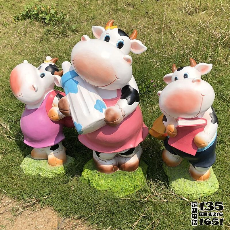 幼兒園商場玻璃鋼卡通可愛小奶牛雕塑