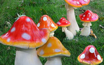 公園草地玻璃鋼卡通童趣彩繪蘑菇雕塑