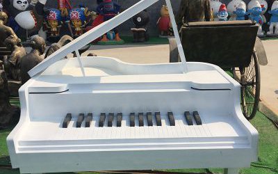 玻璃鋼仿真鋼琴雕塑商場(chǎng)公園大型戶外美陳裝飾品擺件