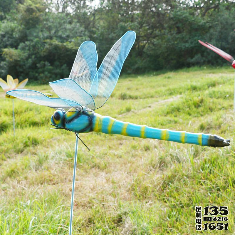 公園草坪小區(qū)廣場(chǎng)擺放藍(lán)色玻璃鋼卡通蜻蜓雕塑 公園草坪小區(qū)廣場(chǎng)擺放藍(lán)色玻璃鋼卡通蜻蜓雕塑