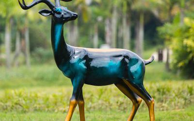 戶外大型仿真動物景觀玻璃鋼彩繪梅花鹿雕塑