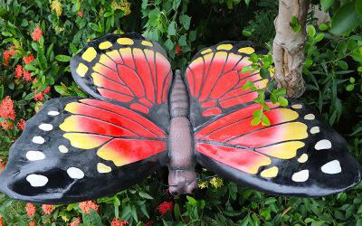 玻璃鋼彩繪海邊創意蝴蝶雕塑